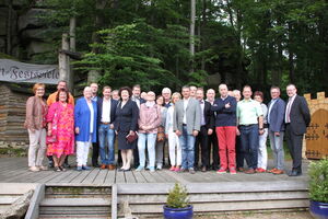 Die Mitglieder der drei Kreistagsfraktionen auf dem Waldstein