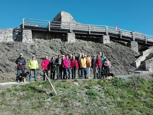 Herbstwanderung des SPD-Kreisverbandes, die Wandergruppe mit Kind, Kegel und Hunden.
